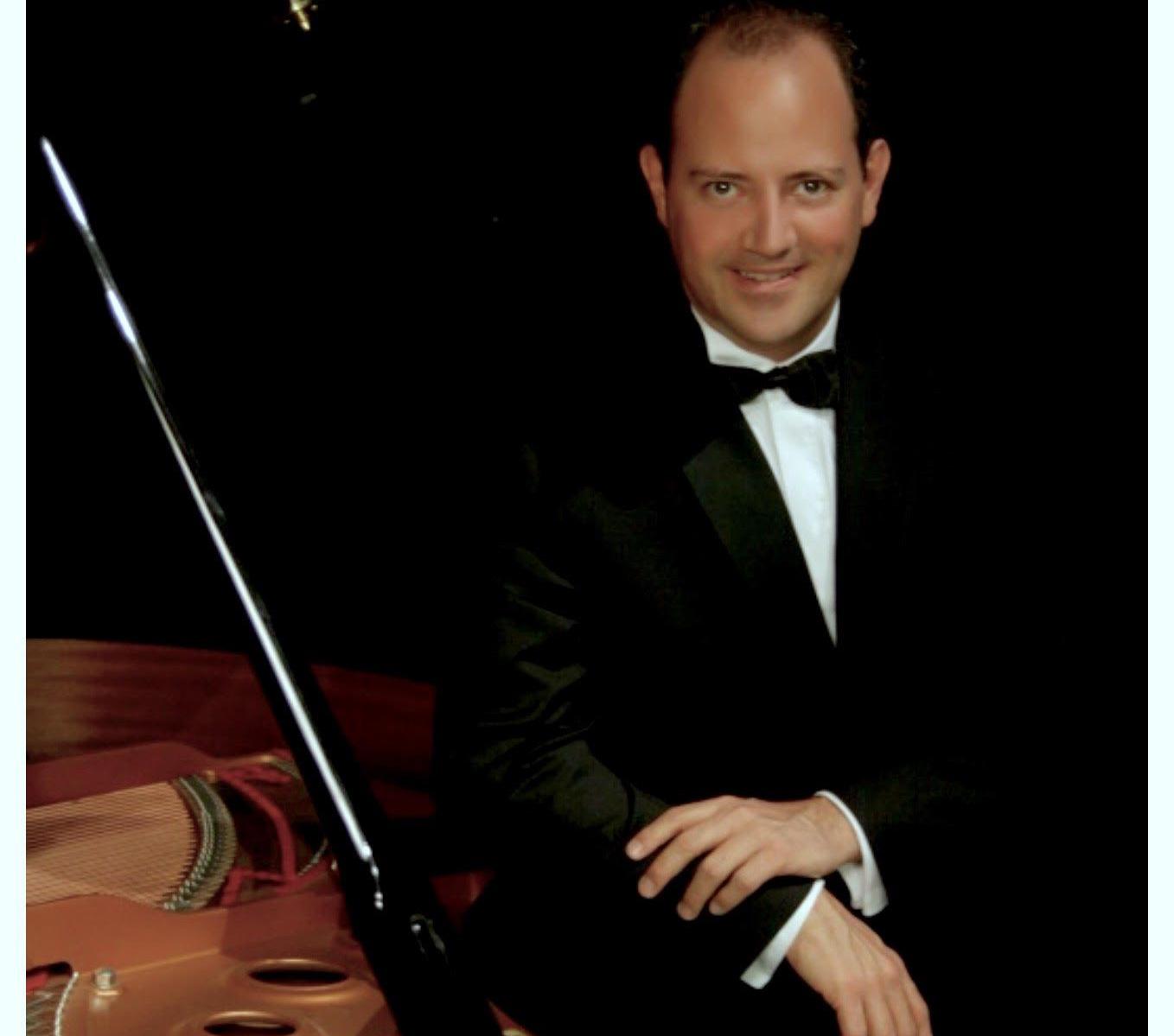 Mauricio Náder, pianist