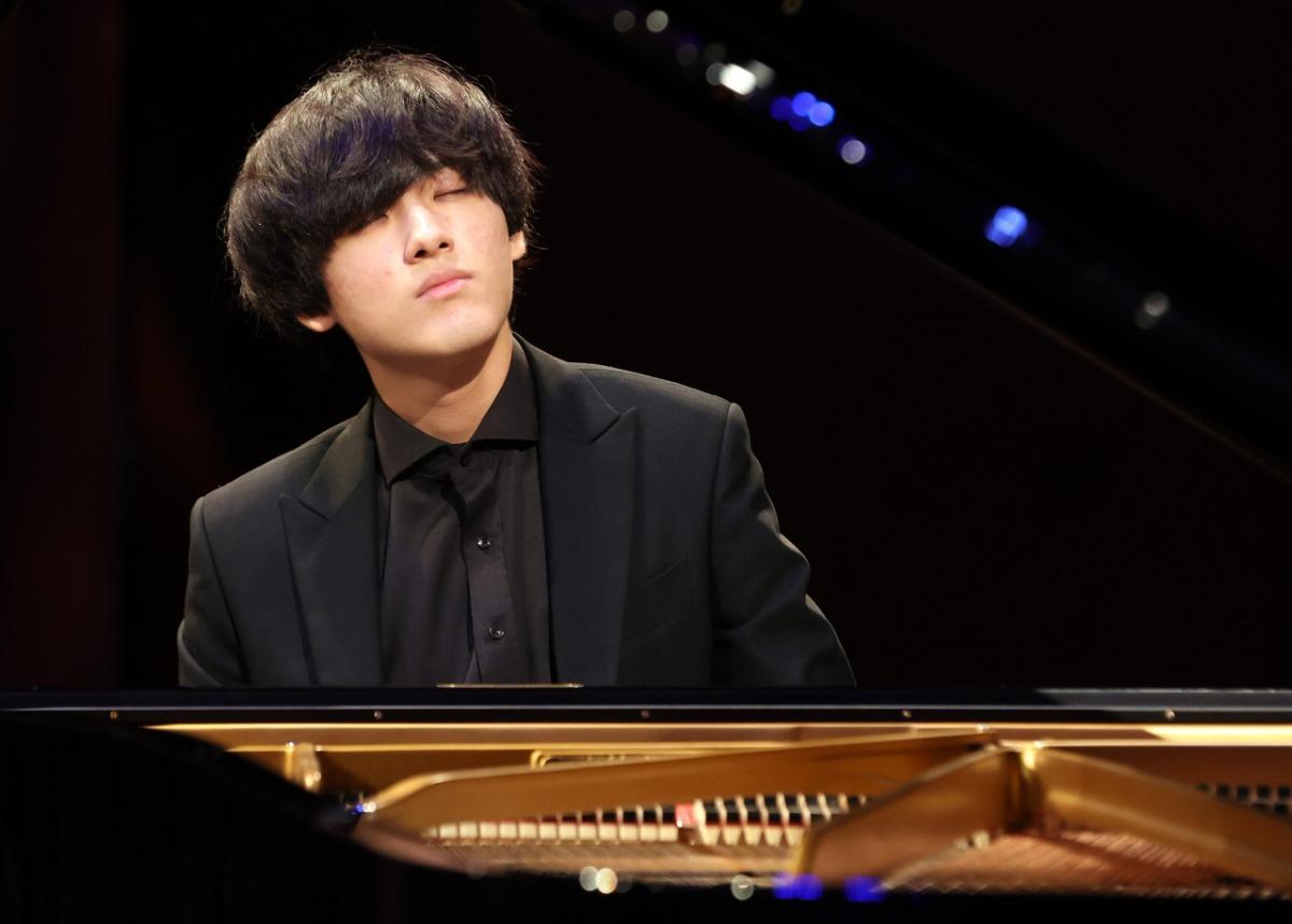 Concert review: With world-class virtuosity, Yunchan Lim wows a sold-out Keyboard Concerts audience